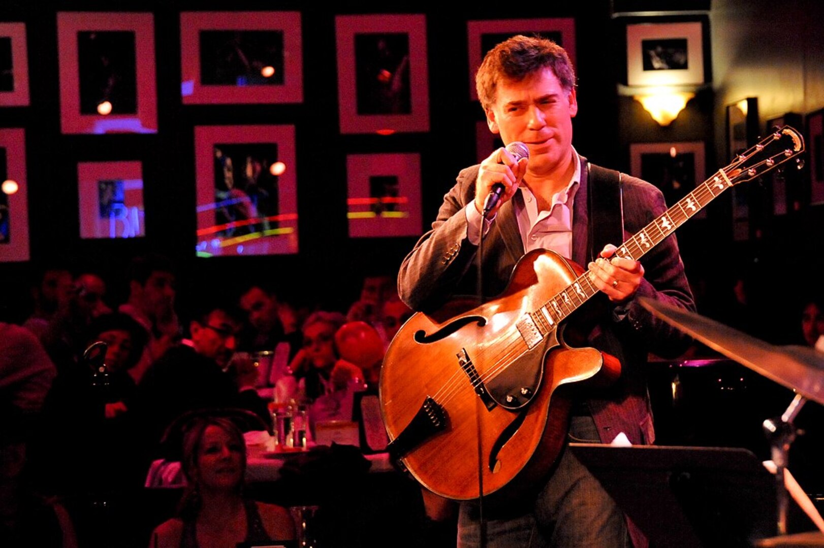 Peter Bernstein performing